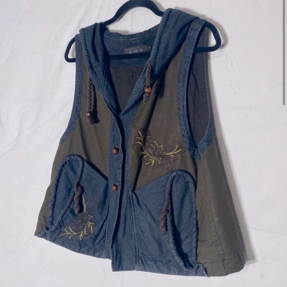 Artisanal Unique Embroidered Vest XXL - Picture 2 of 15